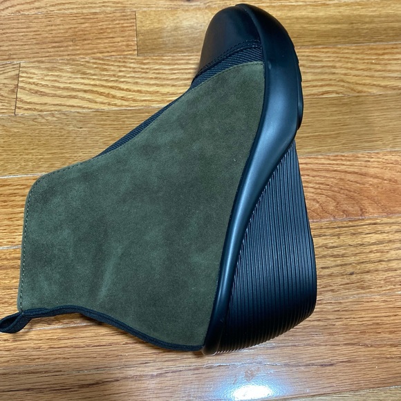 Bernie Mev Woven Giggles Memory Foam Wedges  Women’s boots Size 37 New - Picture 4 of 12